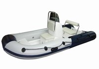 Bateau de luxe avec console
