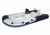 Bateau pneumatique avec console