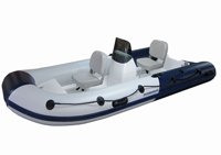 Bateau pneumatique avec console